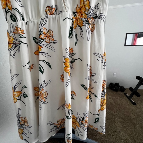 BRAND: Sienna Sky. Made in Vietnam, size Large. Casual - Picture 8 of 8